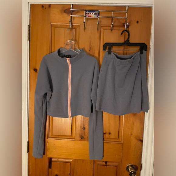 Dresses - Picture 10 of 10